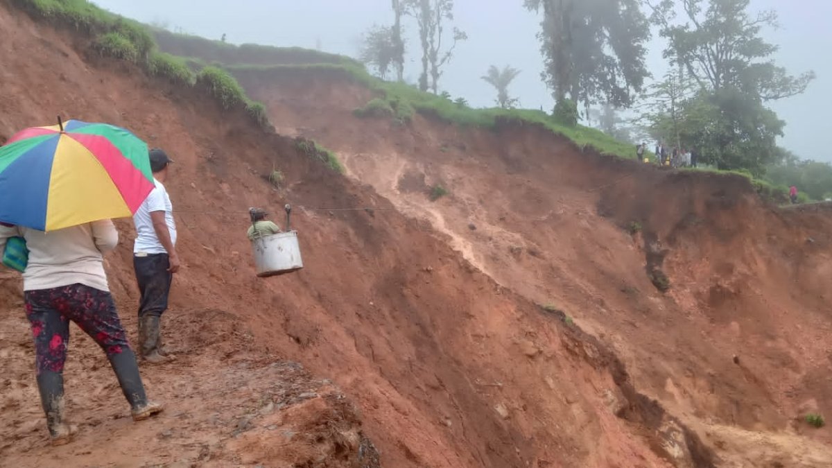 Bolívar. Una persona ‘viaja’ en una olla, en Echeandía.