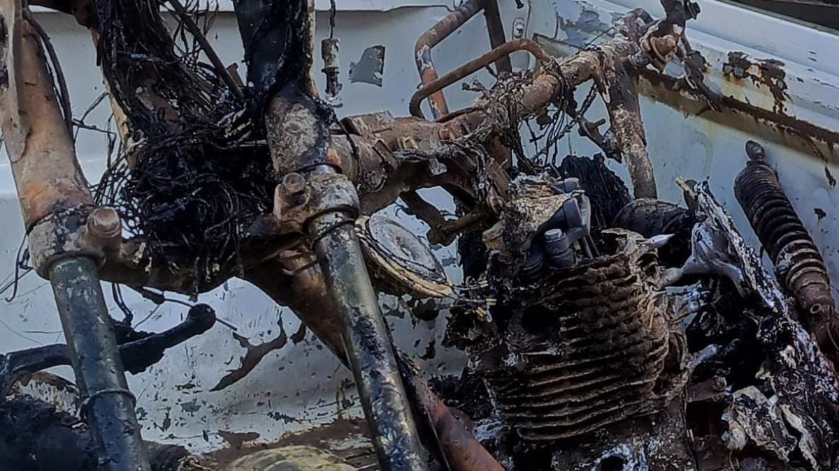 El cuerpo y la motocicleta estaban totalmente calcinados