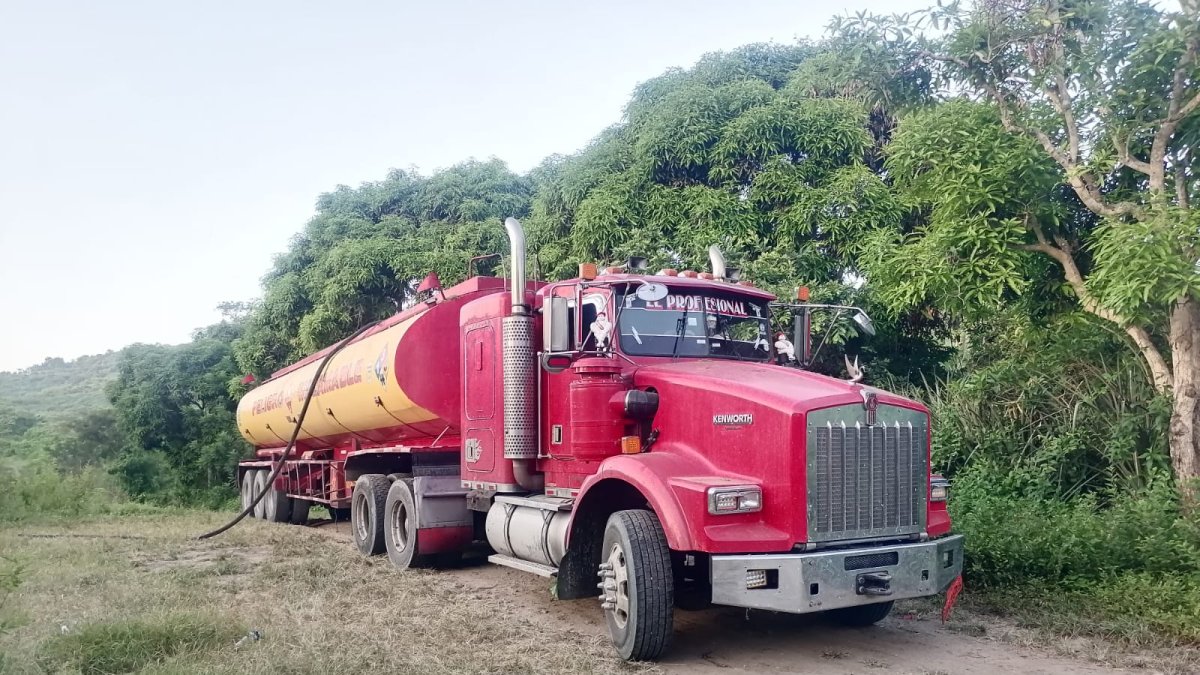 En el operativo se retuvo el tanquero y una manguera con su respectivo acople.