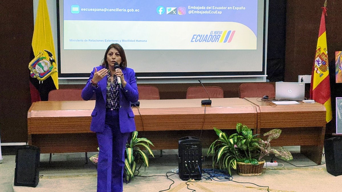 Al acto acudieron más de 120 líderes ecuatorianos. En España residen más de 430.000 compatriotas.