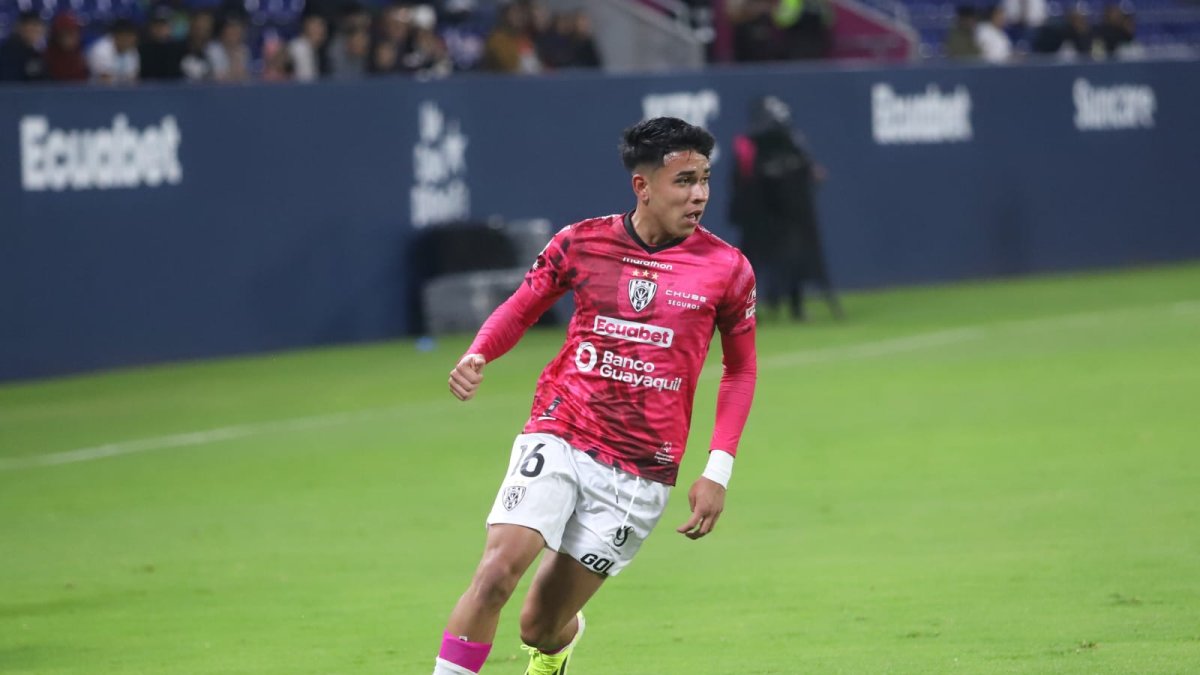 Kendry Páez hizo un golazo ante Cumbayá.