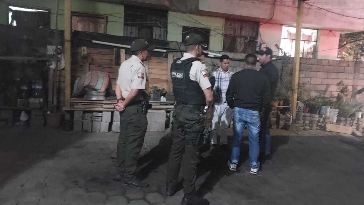 La policía acudió al sitio para realizar las investigaciones.