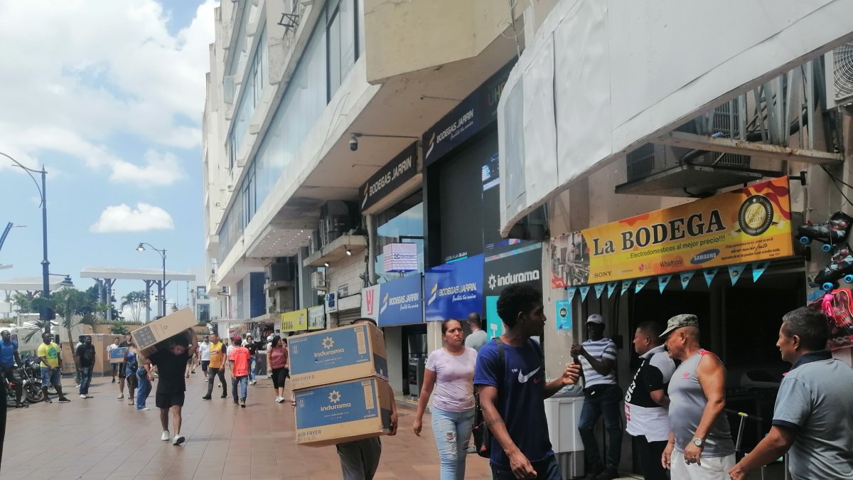 Bahía. Las ventas de reaniman tras el anuncio oficial de que sube el IVA.