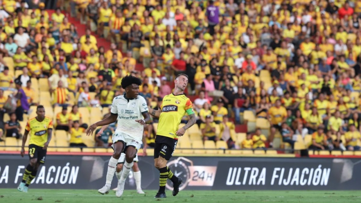 Los canarios se enfrentan a Orense en el estadio Monumental