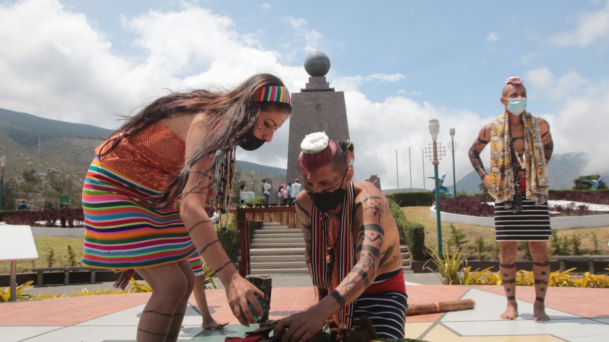 En la Ciudad Mitad del Mundo se realizarán danzas, una peregrinación hacia el Camino del Sol