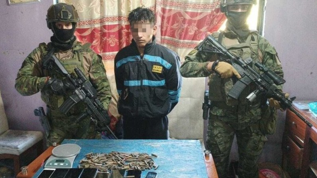 Parte del material decomisado durante el allanamiento.