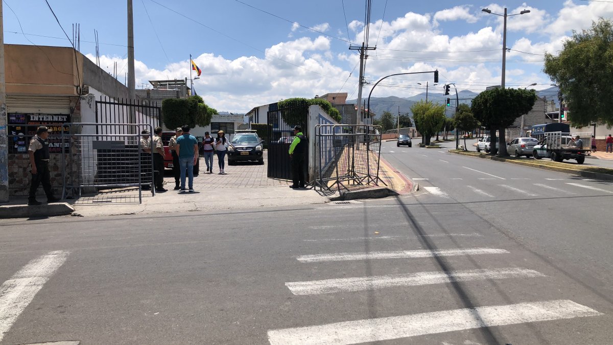 Referencial. En la madrugada se registraron daños en la UPC de Pujilí.