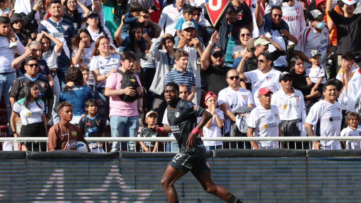 Michael Carcelén hizo un gol ante Liga de Quito.