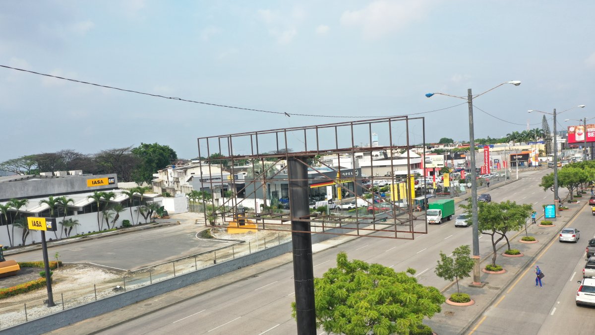 Realidad. Una de las disposiciones es mantener sin anuncios la estructura de la publicidad exterior.