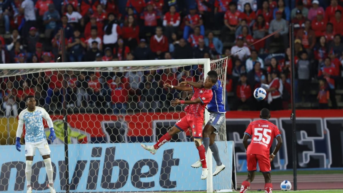 El Nacional y Emelec se enfrentan por la fecha 3 de la LigaPro