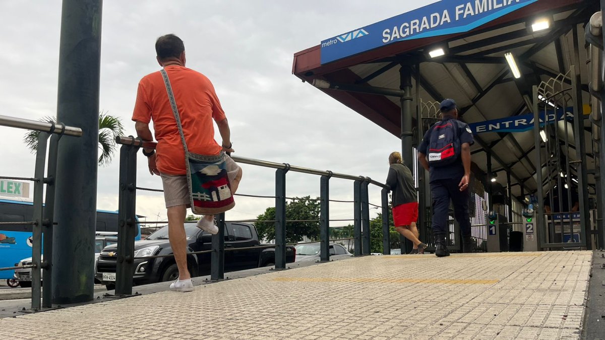 Los usuarios pasaron más de una hora esperando la llegada de las unidades.