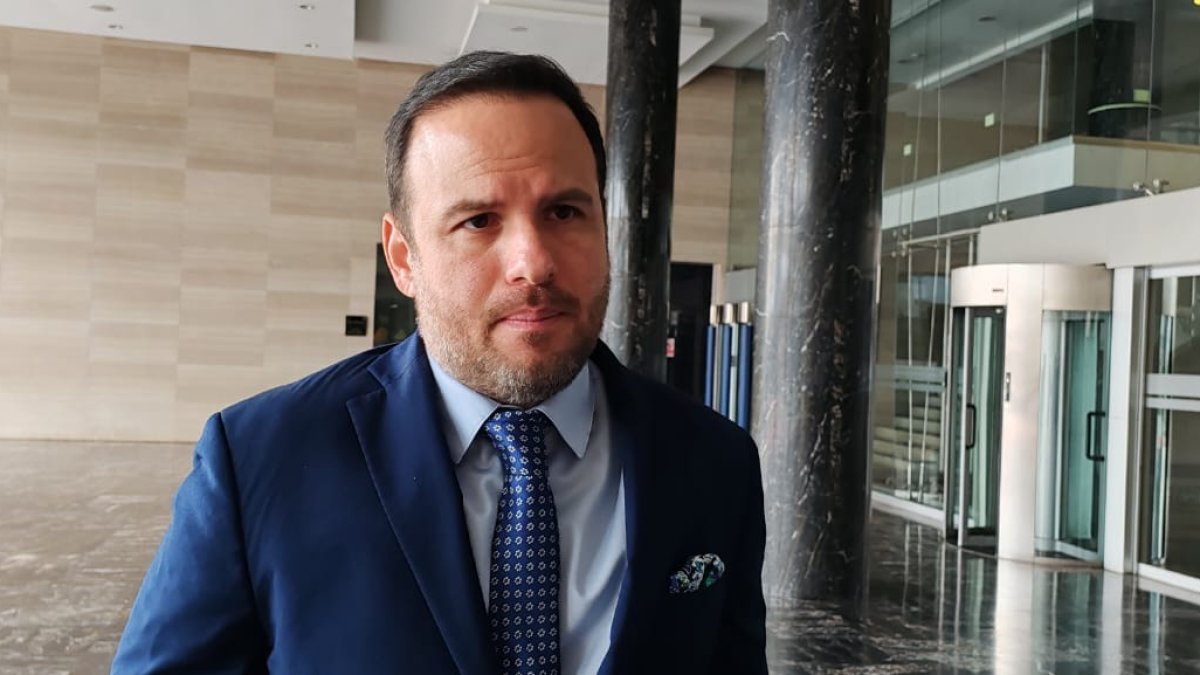 Jorge Acaiturri, del PSC, defiende proyecto de resolución de respaldo a la institucionalidad de la Fiscalía.