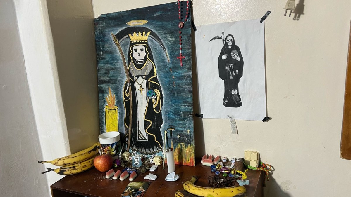 También se decomisaron objetos cortopunzantes, sustancias sujetas a fiscalización y terminales móviles.