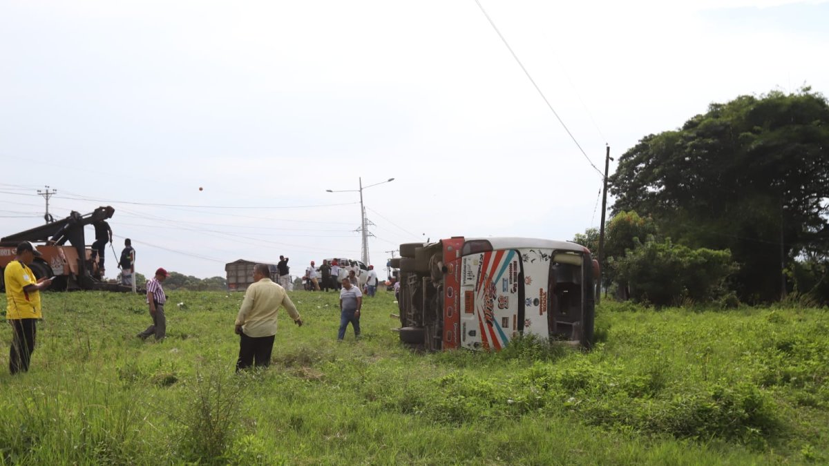 El accidente dejó 8 personas heridas.