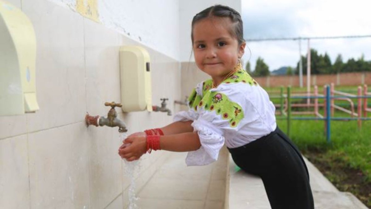 Escena. Niños que viven en comunidades tendrán mayor acceso al agua