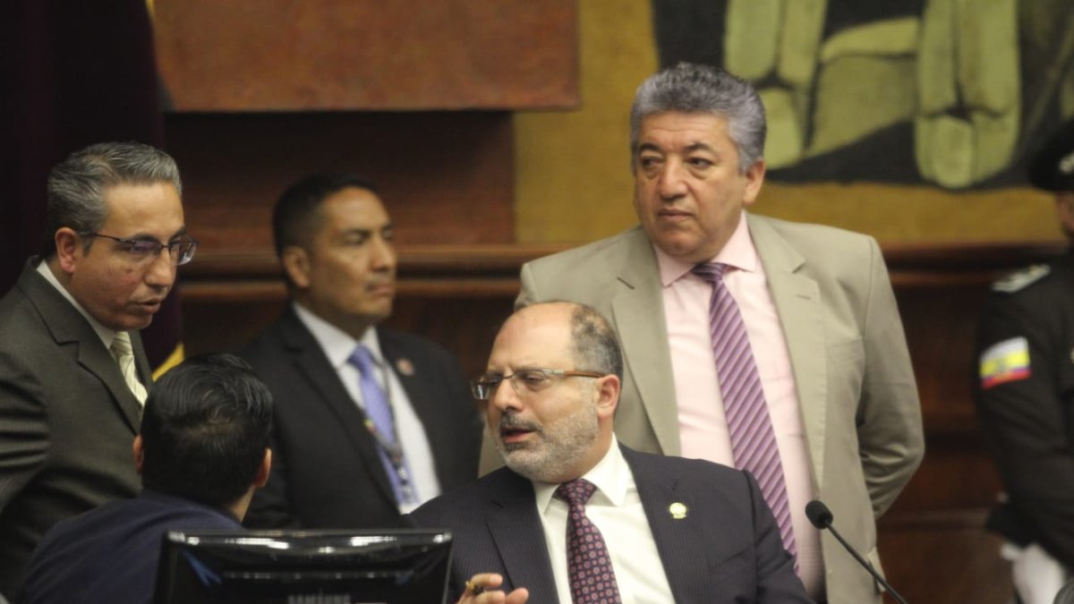 Sesión. Kronfle convocó al Pleno para tratar la propuesta de resolución del PSC sobre el respaldo a la fiscal.