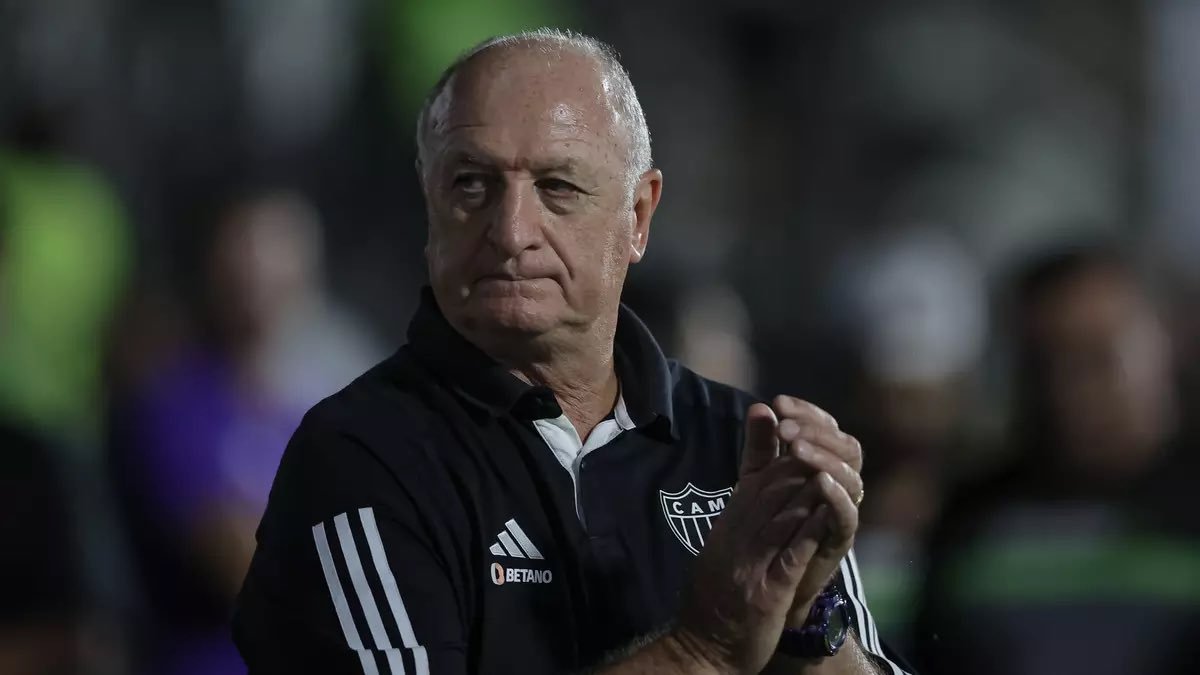 Felipe Scolari deja el cargo con un balance de 19 victorias, diez empates y doce derrotas.