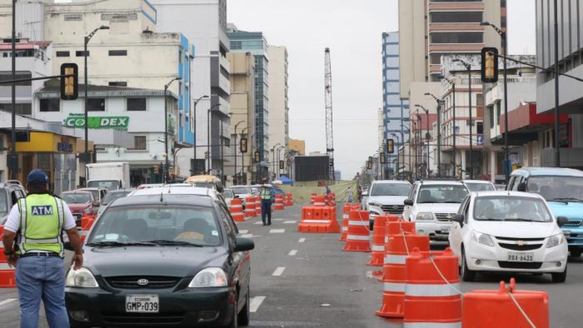 Foto referencial de la avenida Quito en cierre por construcción de aerovía