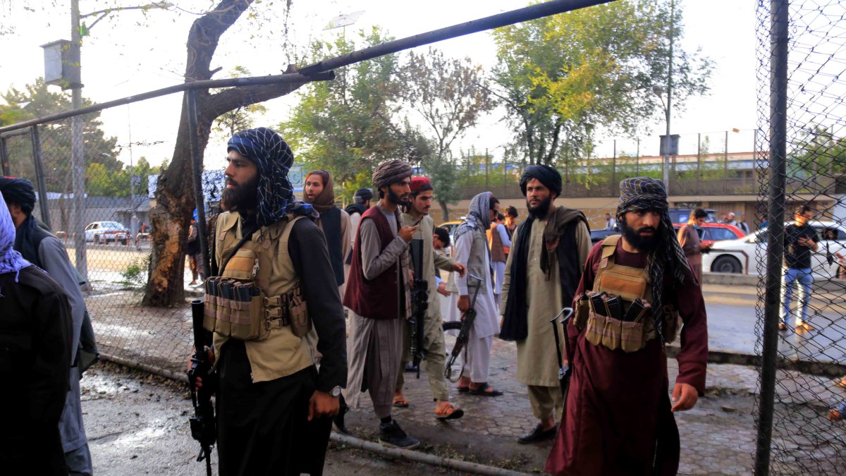 Al menos 3 muertos y 12 heridos en un ataque suicida en oficinas de un banco en Afganistán