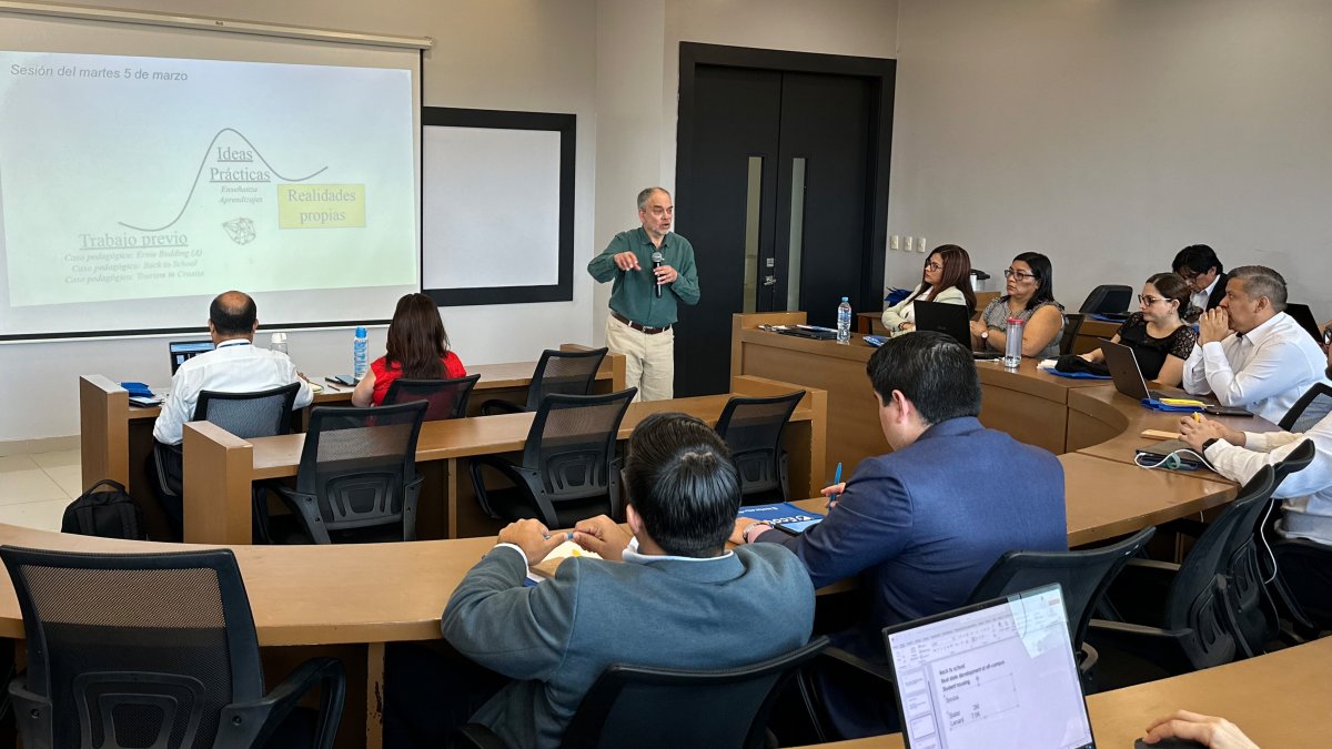 Academia. Los estudiantes universitarios explican su visión de la gestión del Presidente y su reto: la consulta popular.