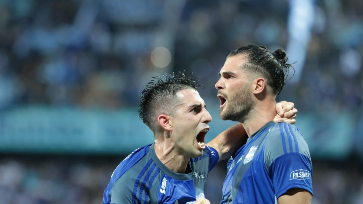 Emelec celebra su victoria ante Delfín