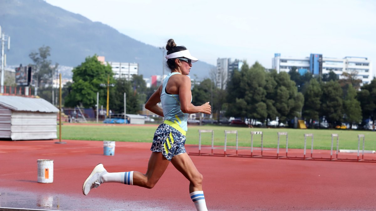 La experimentada fondista Rosalba Chacha acudió al campeonato nacional de atletismo de pista con la motivación de volver a representar a Pichincha.