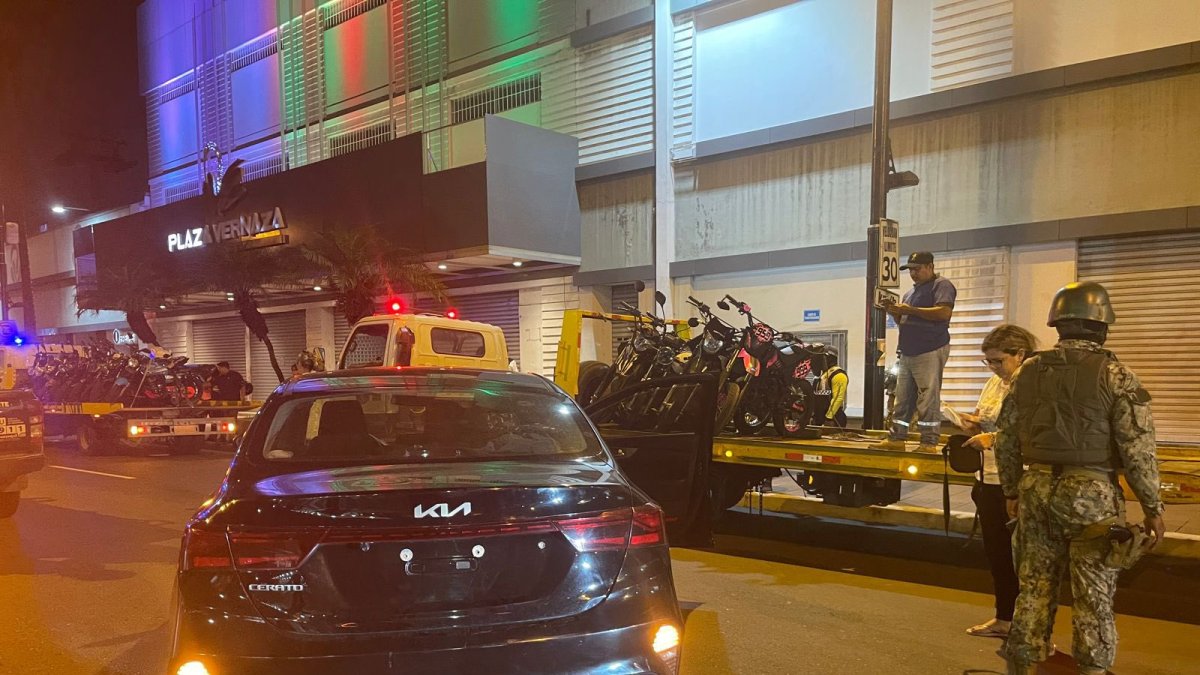 En Guayaquil retuvieron un carro sin placas y más de 40 motos durante operativos.