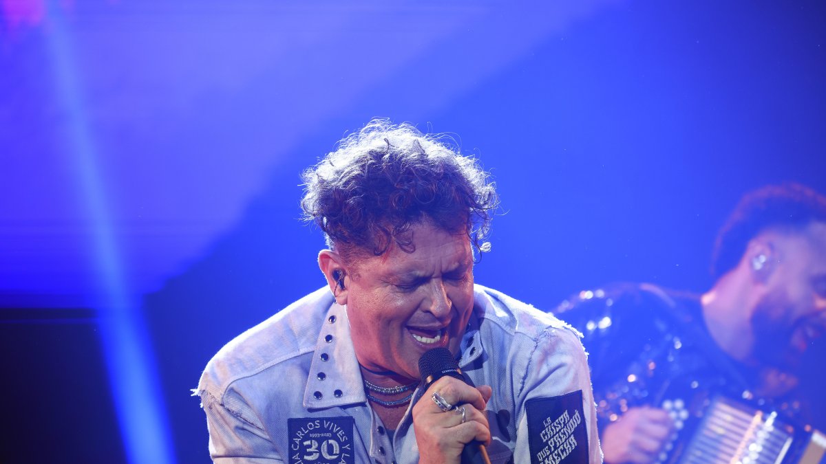 El colombiano no solo cantó. Trajo  un mensaje de esperanza y fuerza a este país que, como el suyo, está siendo golpeado por la violencia del terrorismo y el narcotráfico.