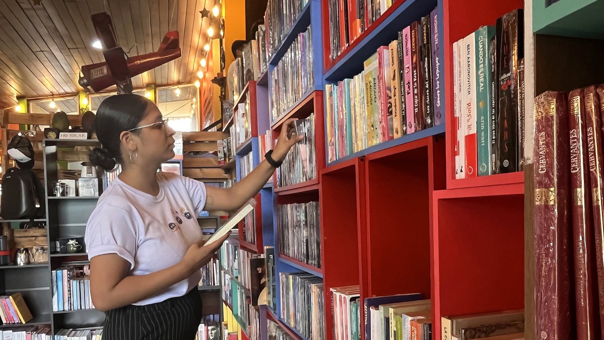 Las librerías independientes, como La Madriguera, funcionan como puntos de venta de los libros. Las editoriales y los autores deben promocionar el libro e indicar dónde lo pueden comprar.