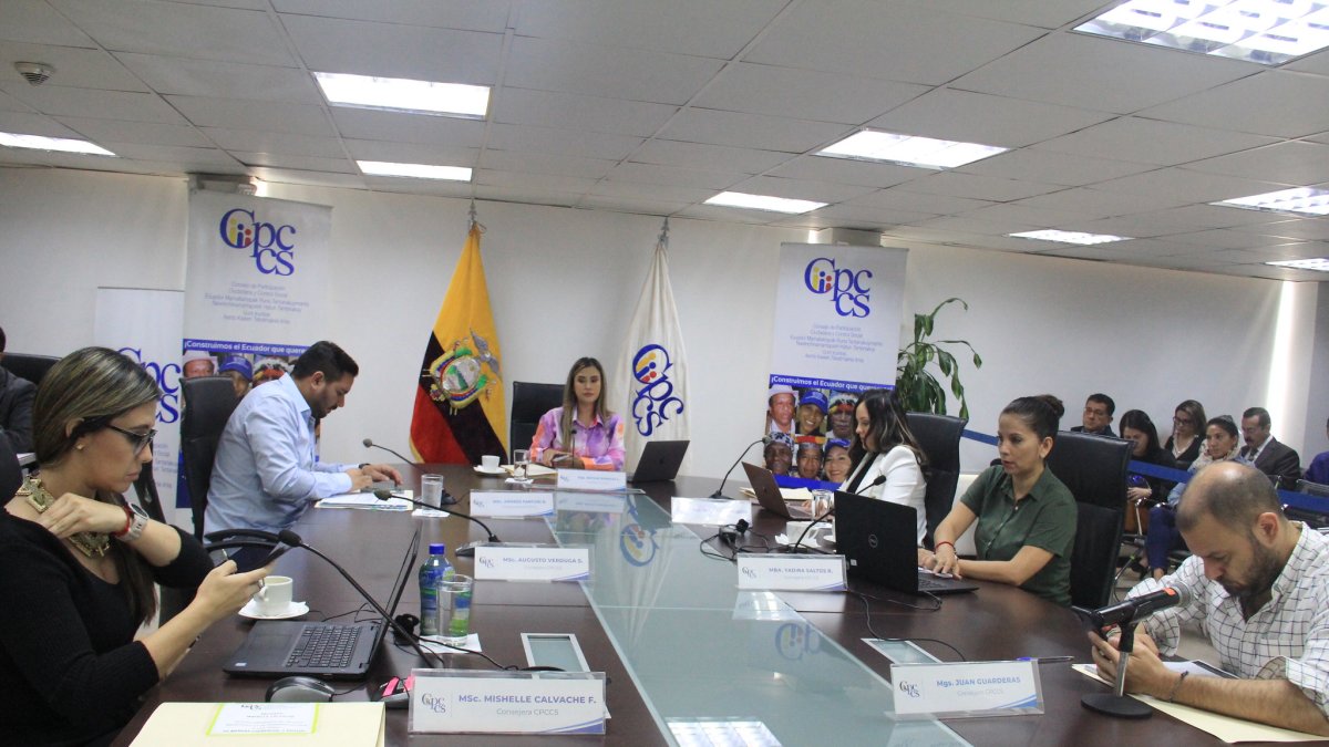 La presidenta del CPCCS, Nicole Bonifaz, adelantó que la terna será convocada a audiencia pública.