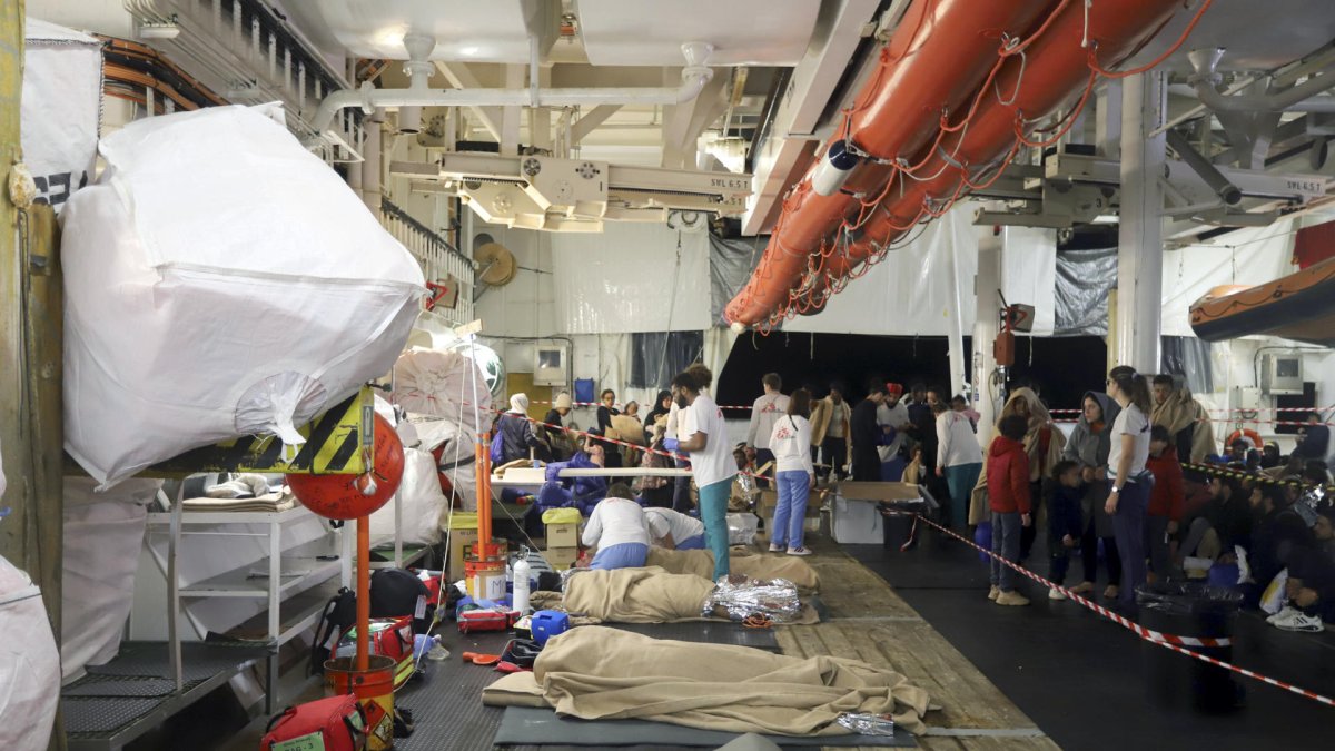 Cientos de migrantes africanos han sido rescatados frente a la isla italiana de Lampedusa en las últimas semanas.
