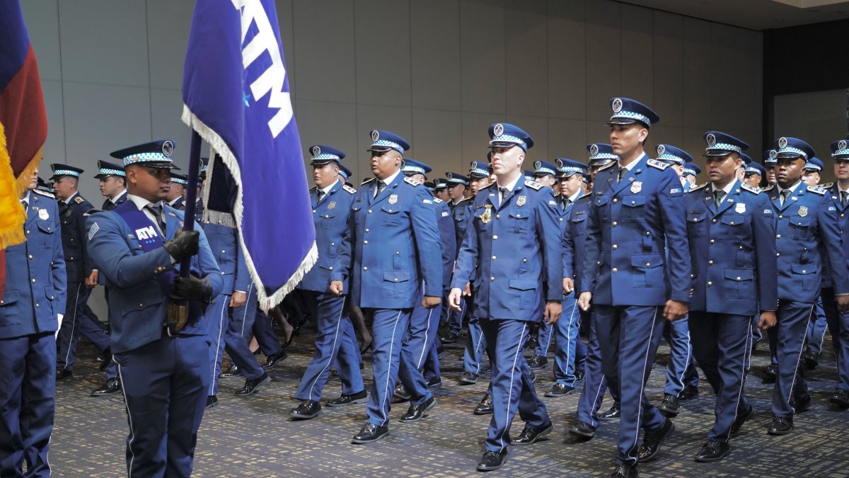 ATM. Para ingresar a la institución se debe ser bachiller y haber realizado el curso de agente de tránsito civil.