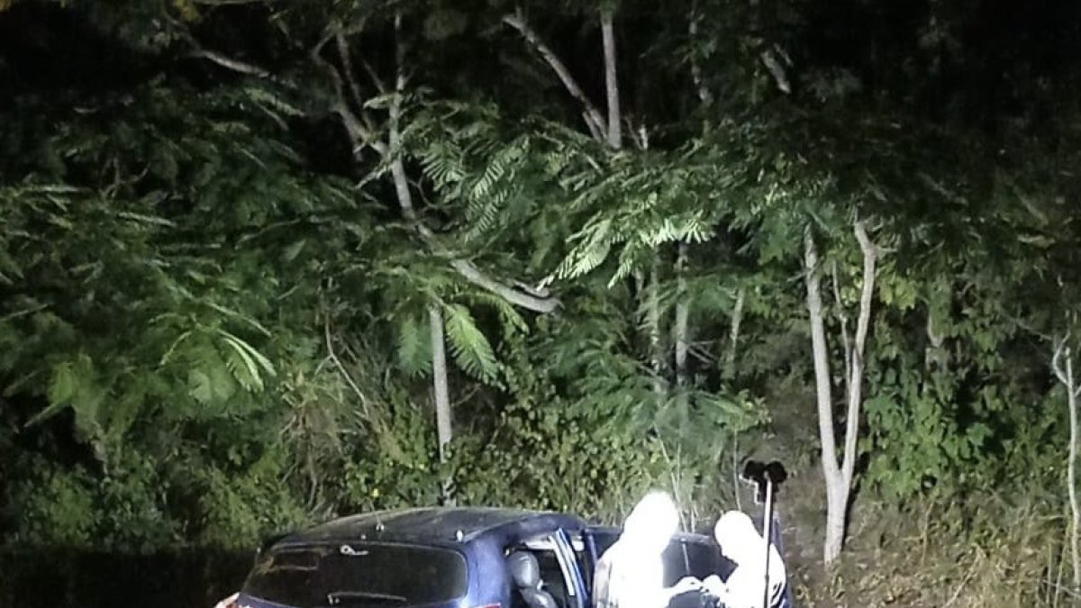 La alcaldesa de San Vicente y su comunicador fueron hallados sin vida en un vehículo.