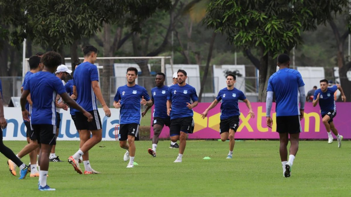Los jugadores del Bombillo entrenaron enfocados en un triunfo que les permita seguir en los primeros lugares.