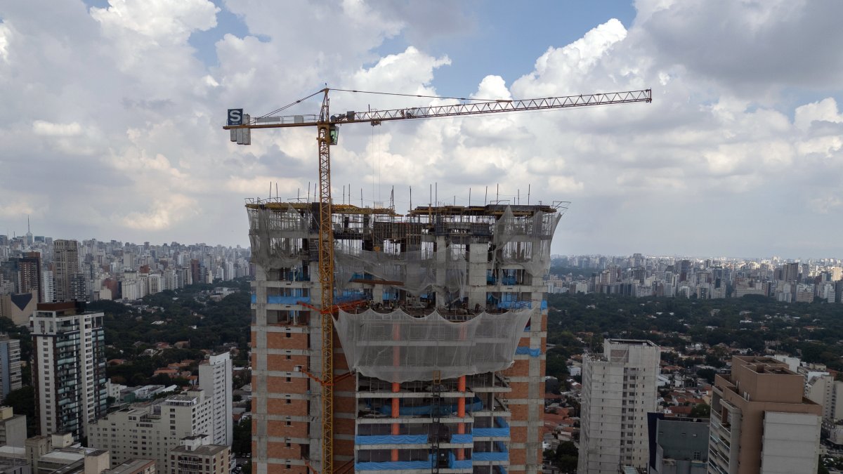 Panorama. Fotografía aérea de un edificio de apartamentos en construcción, en Sao Paulo (Brasil).
