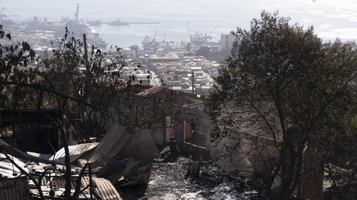 El fuego arrasó cientos de casa en la región de Valparaíso.