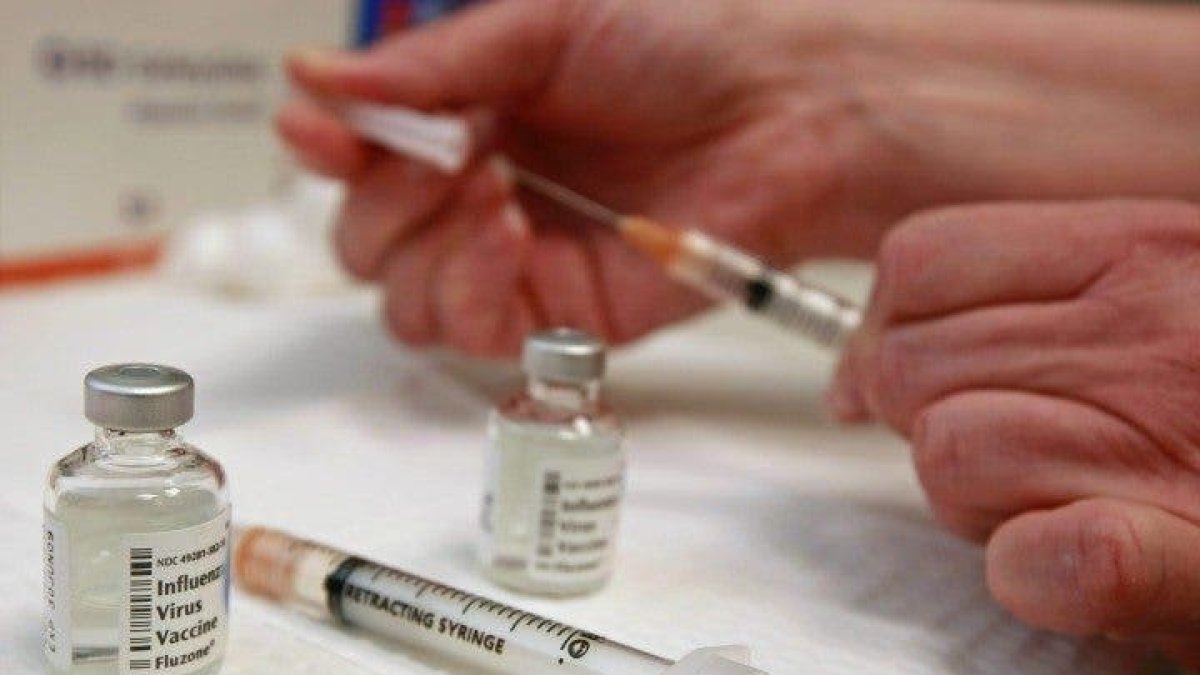 Es la principal estrategia para protegerse de la enfermedad y prevenirla.