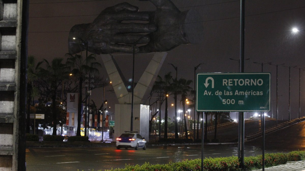 Recorrido por Guayaquil durante el toque de queda.