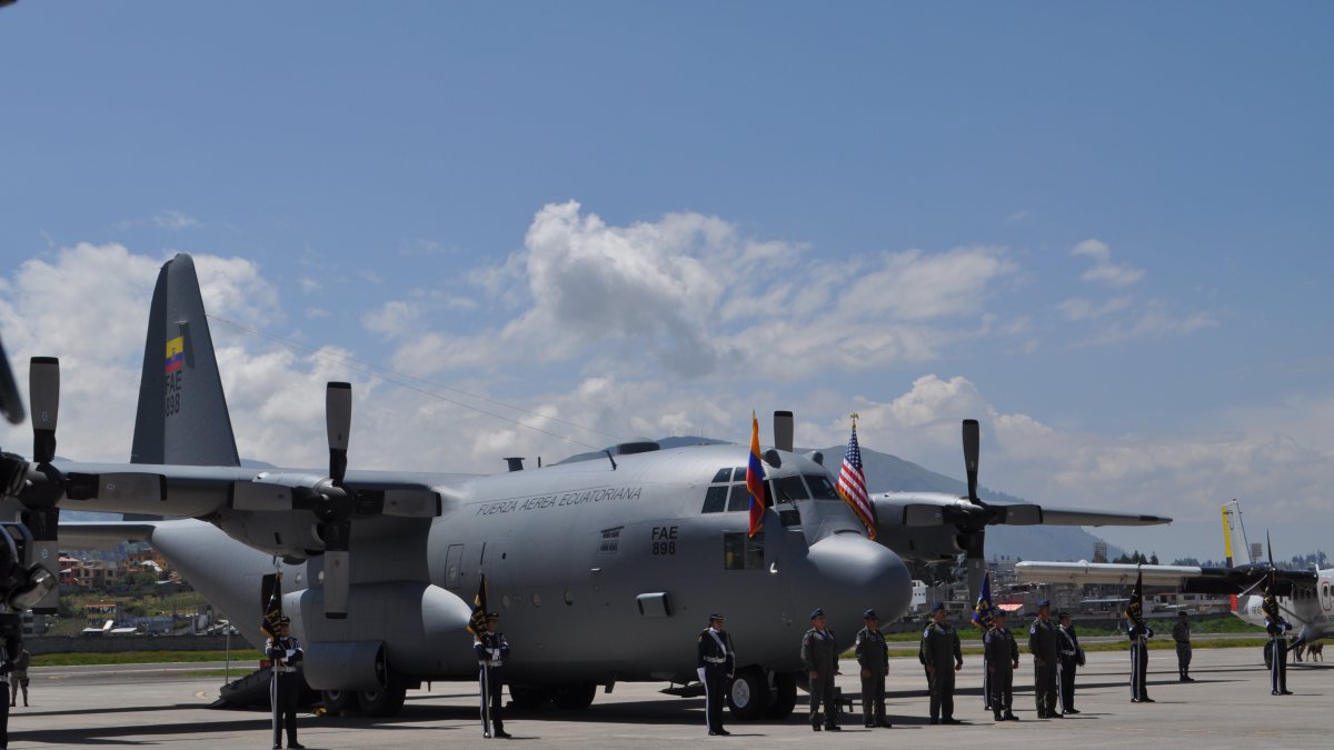 Entrega. El avión C-130 será utilizado para la lucha en contra del crimen organizado.