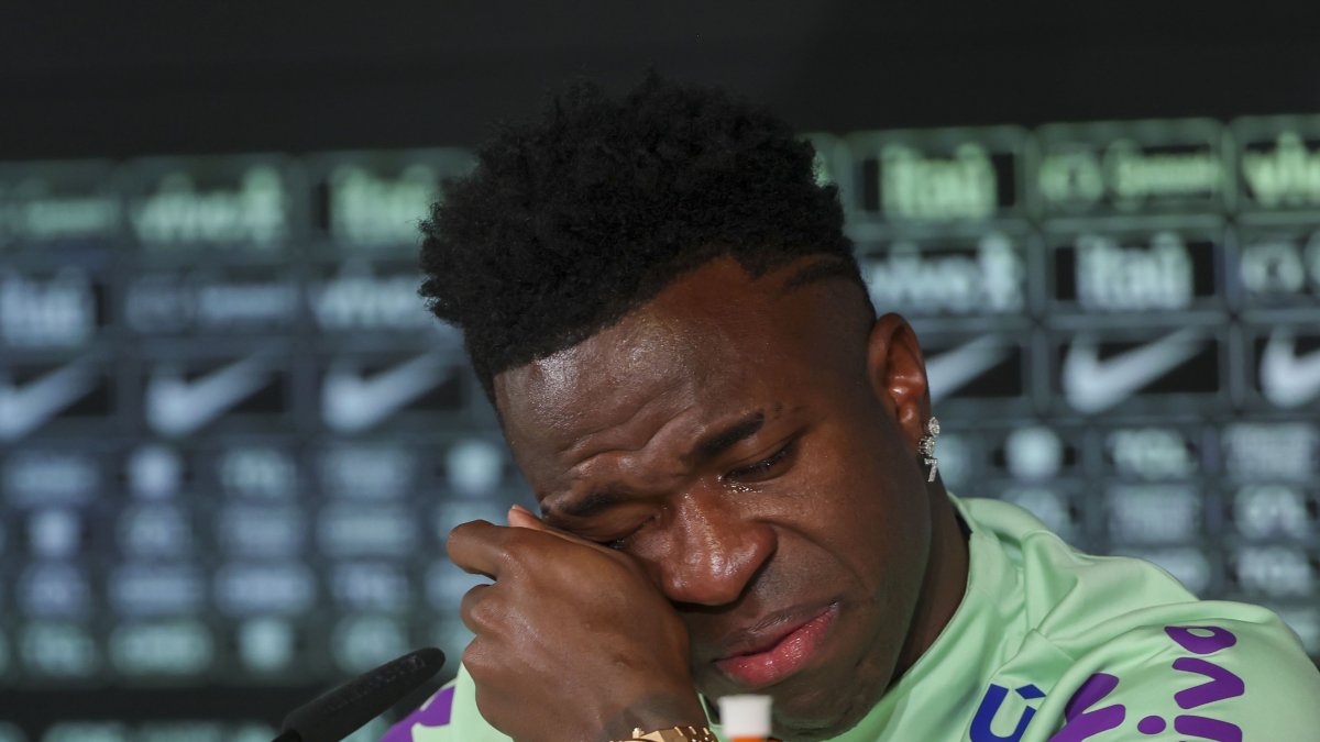 Vinícius llora en plena rueda de prensa por el racismo que recibe