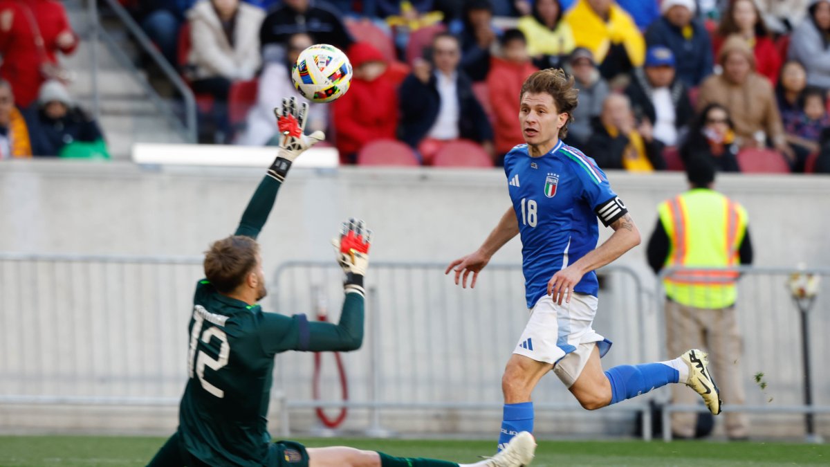 El entrenador español valoró el debut en la Tricolor del arquero Javier Burrai.