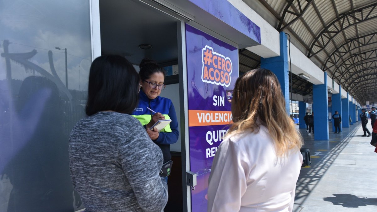 En las estaciones del Trole y Ecovía existen cinco cabinas que son utilizadas una vez que se activa el protocolo. 