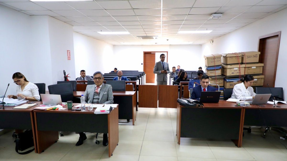 Diligencia. Las mujeres procesadas por el caso encuentro buscaban recuperar su libertad.