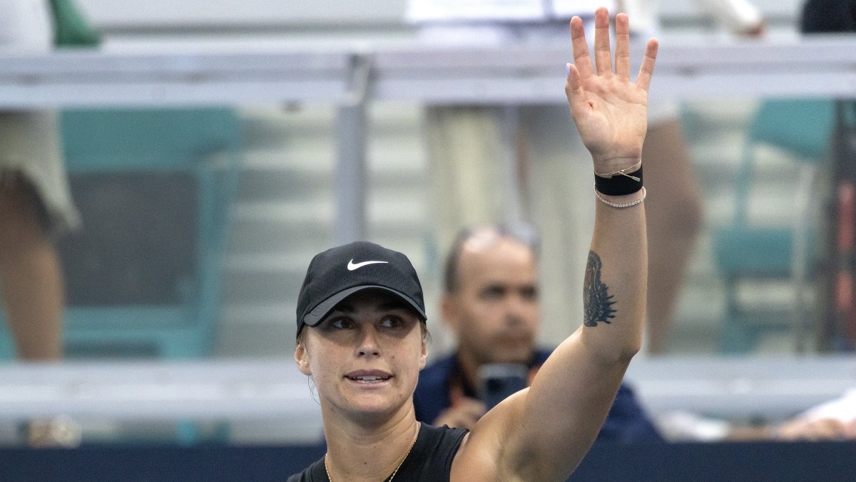 La tenista bielorrusa Aryna Sabalenka se mostró desconcentrada tras no encontrar el camino ante Anhelina Kalinina y caer por  6-4, 1-6, 6-1.