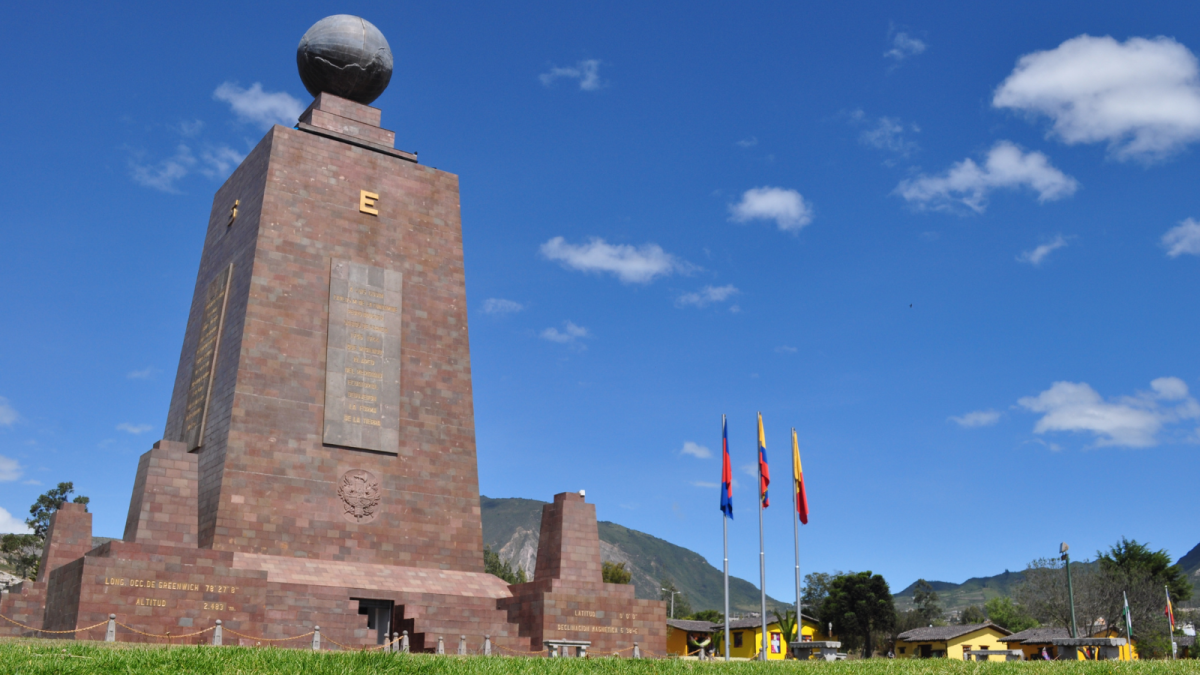 Quito es una de las ciudades donde rige el toque de queda.