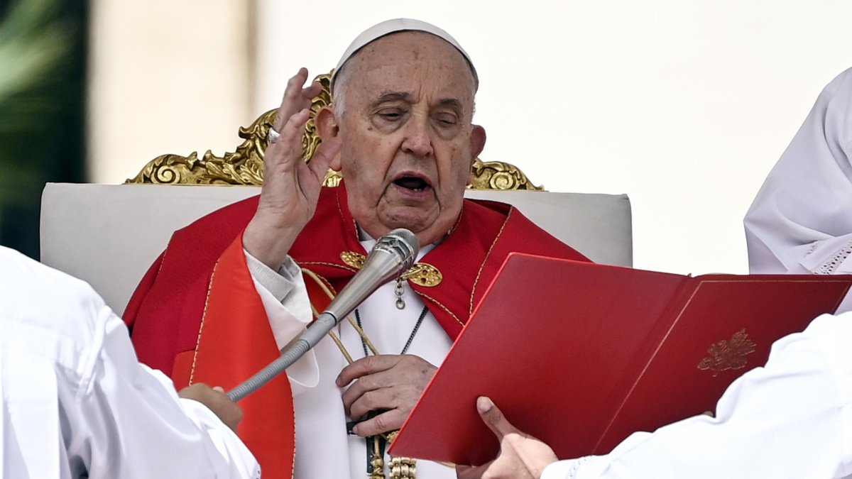 El Papa Francisco durante la misa del Domingo de Ramos en la Plaza de San Pedro, Ciudad del Vaticano, el 24 de marzo de 2024.