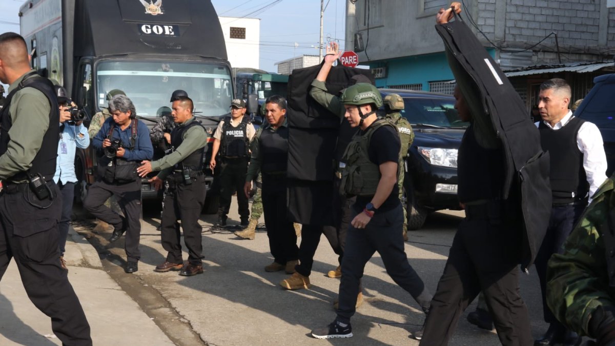 Daniel Noboa llegando a Socio Vivienda 2.