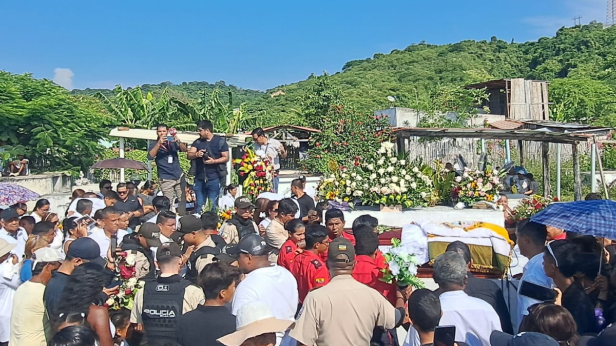 Escenas de dolor se vivieron en el último adiós de la alcaldesa de San Vicente.