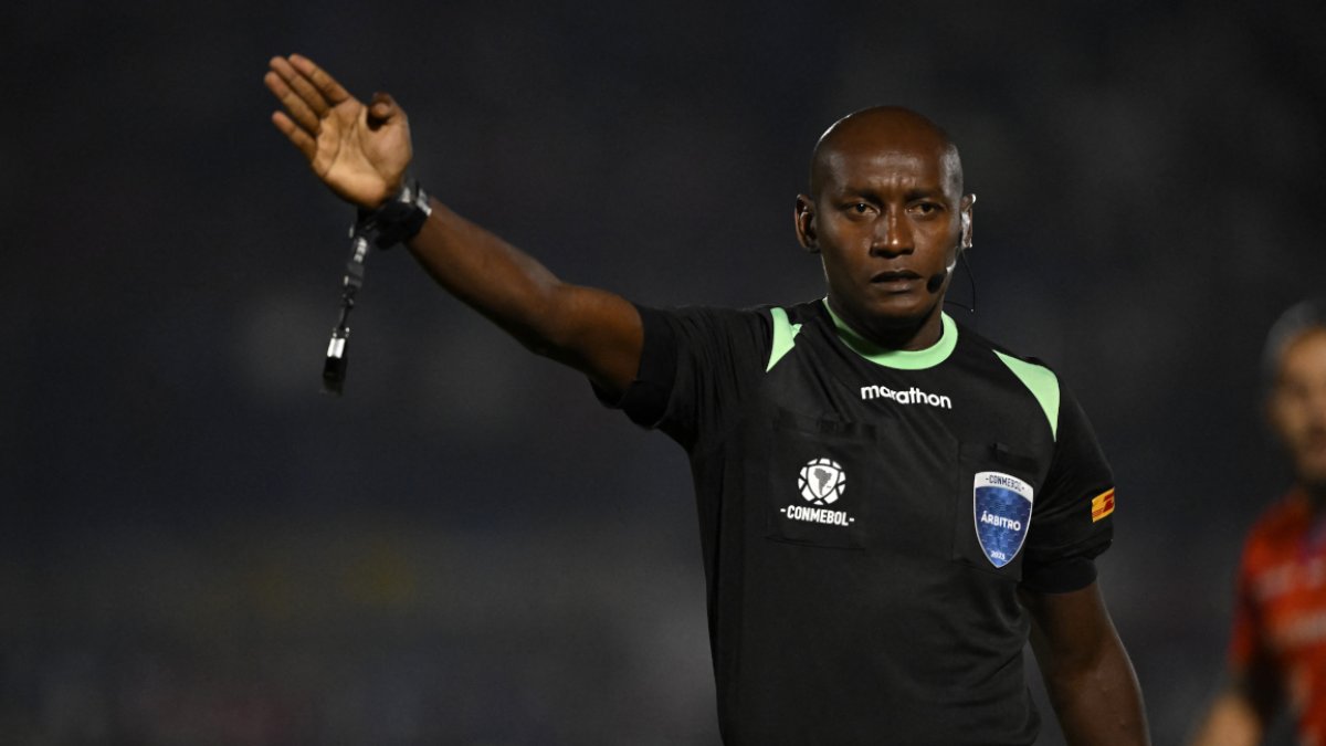 El árbitro Augusto Aragón ha tenido permanentes participaciones internacionales en 2024