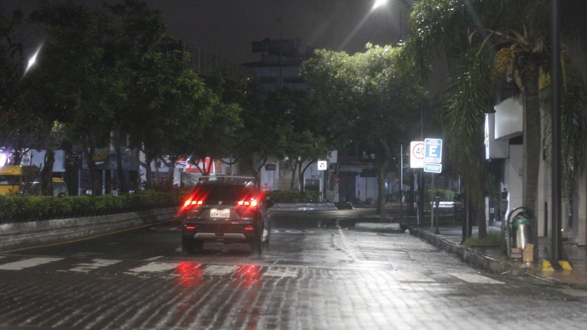 Guayaquil es una de las ciudades donde rige el toque de queda.